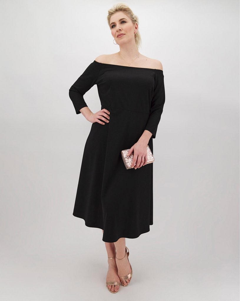 What Clothes to Choose to Look Slimmer For Plus Size Women?