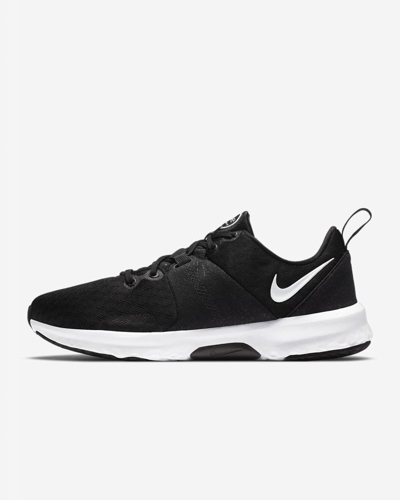 How to Get the Right Women Gym Sneakers?