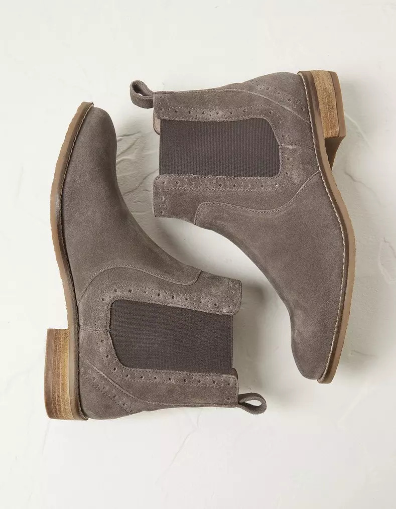 Women’s Chelsea Boots. How To Stay Trendy With These Shoes?