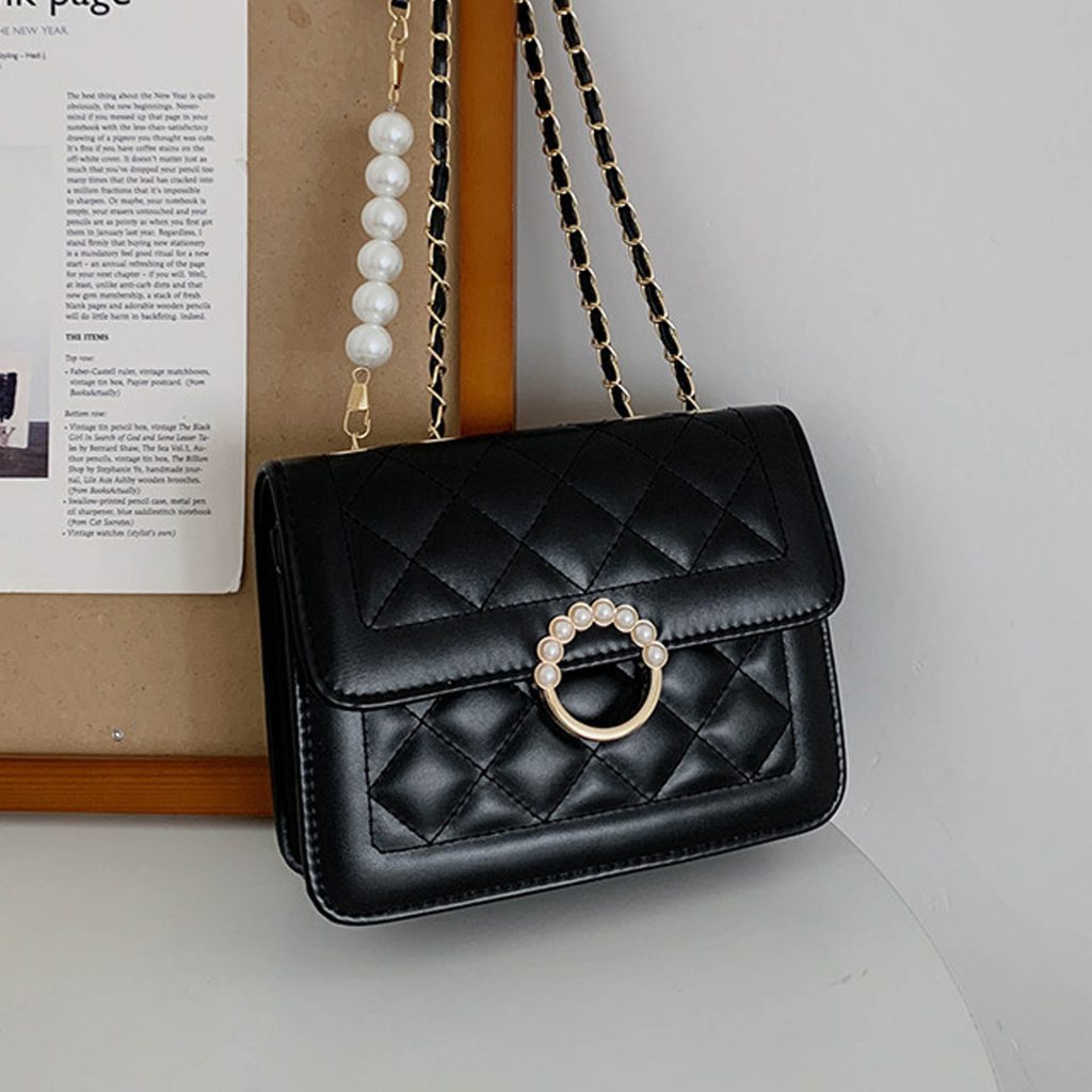 How to Match Handbags of Different Colours?