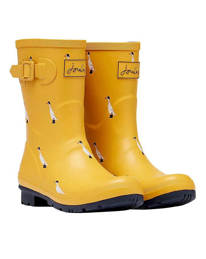 What Clothes are Best Fit With Wellies?