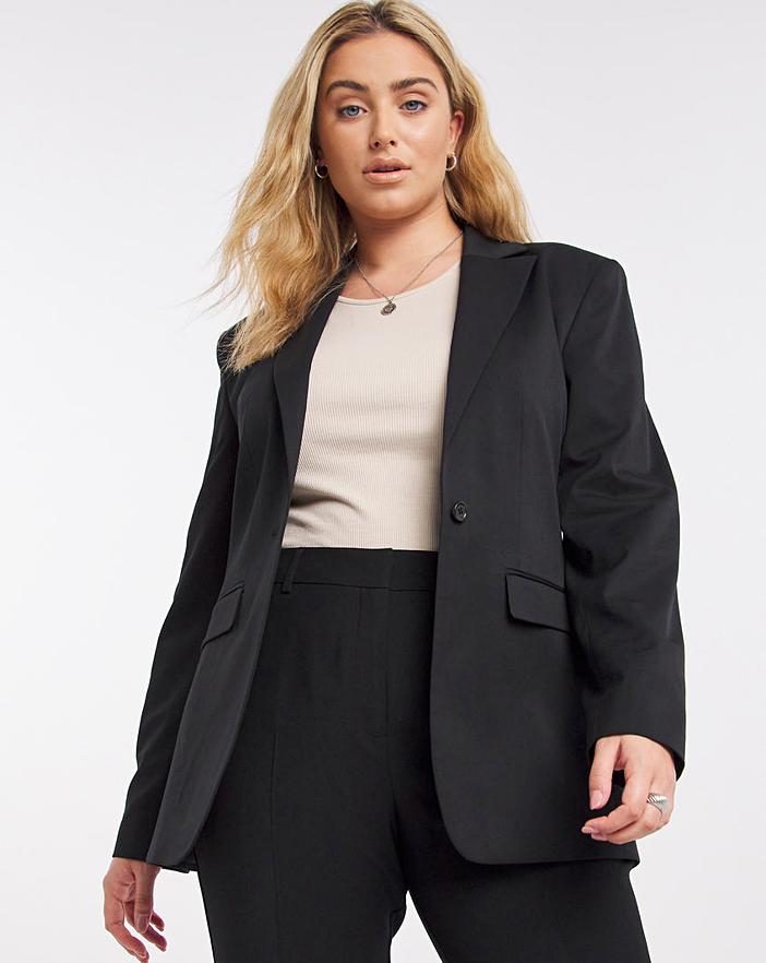 What Office Style Garments Should Be Selected If You Are a Plus-Size?