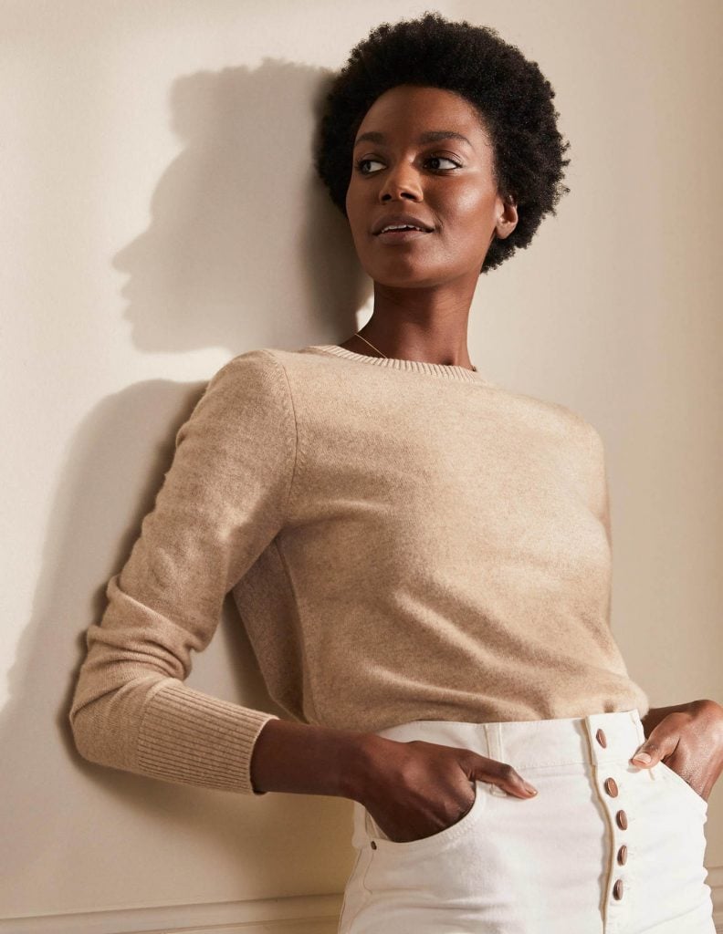 Cashmere Jumper. How a Woman Should Pick It Up and Take Care?