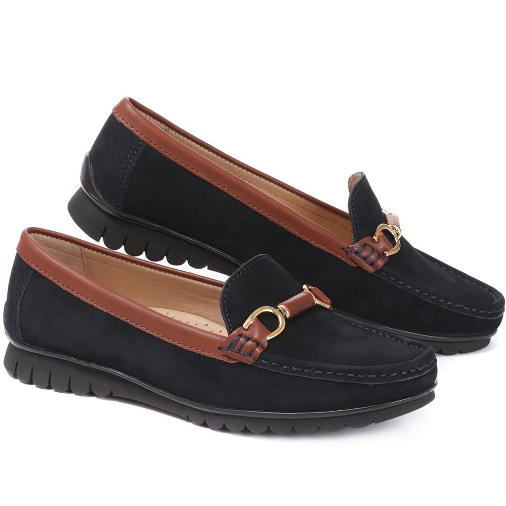 What are the Peculiarities of Style with Women Moccasins?