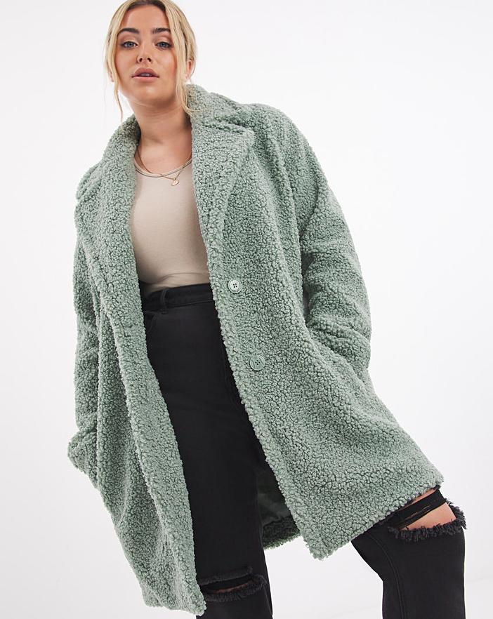 How to Wear a Teddy Coat? Plus-Size Style Tips