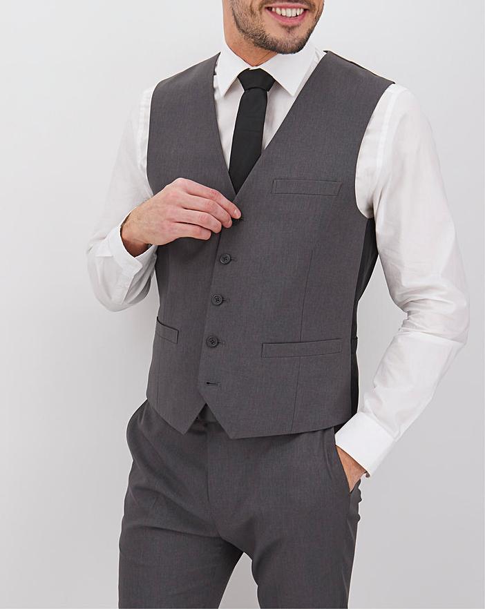 How Should Men Wear a Waistcoat and a Shirt?
