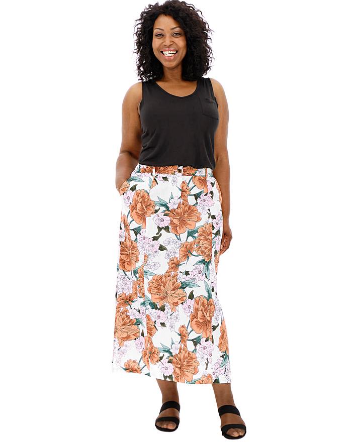 What Essentials You Have to Have for Your Summertime Office Style?