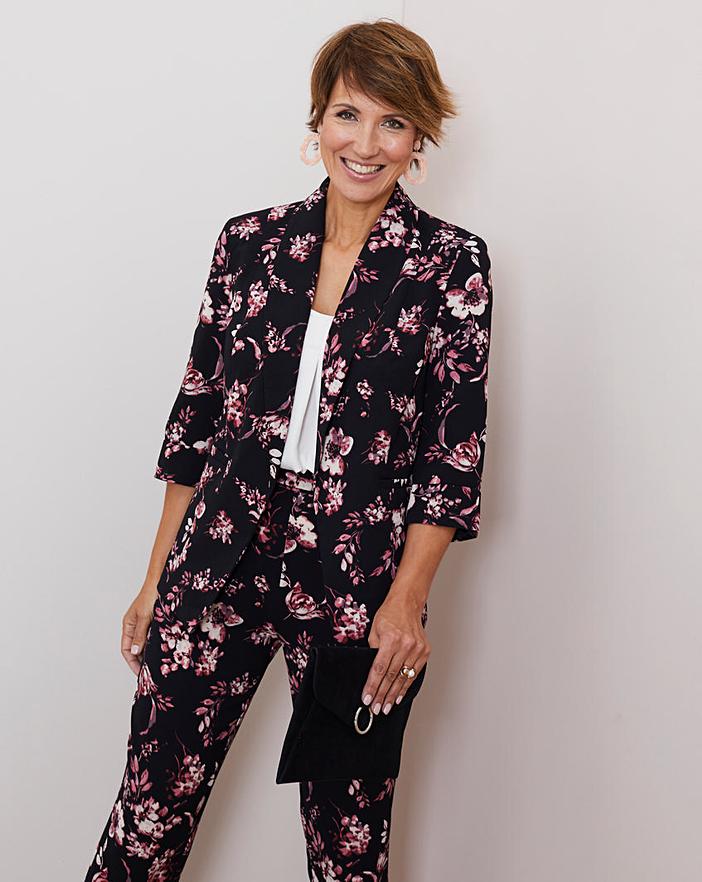How to Create Perfect Casual Style If You Are 50+?