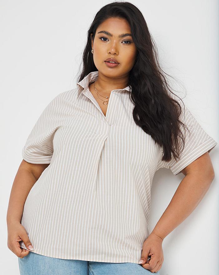 How Should Plus-Size Ladies Wear Oversized Garments?