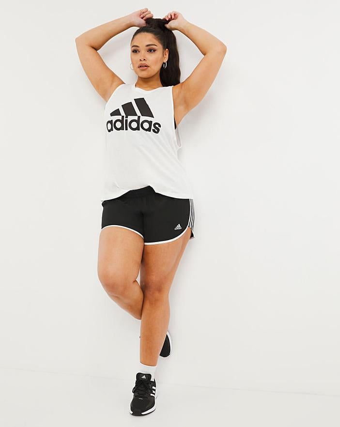 What Garments Should Plus-Size Ladies Choose to Create a Sports Style?
