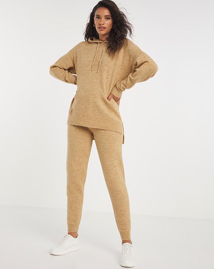 This Season’s Trousers That Every Fashionista Should Get This Season’s Trousers That Every Fashionista Should Get