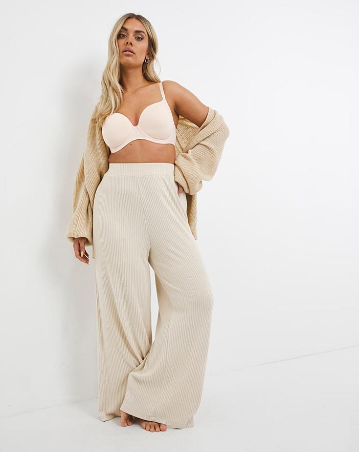 How to Choose a Beautiful and Practical Bra for Plus-Size Ladies