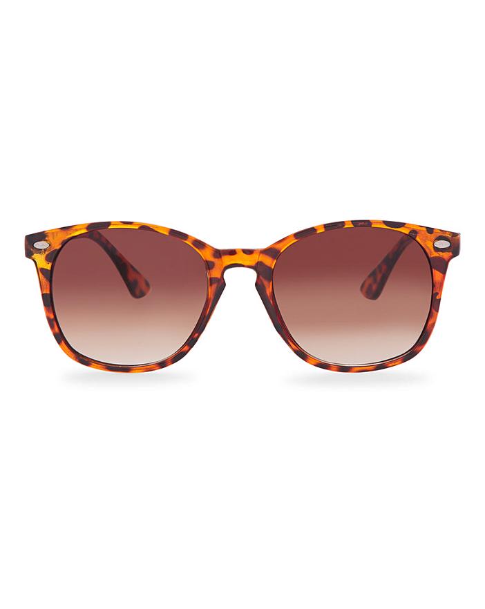 Sunglasses for the Round Face Shape. Keep These Tips in Mind