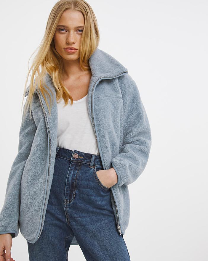 What Colours Should Blond Ladies Wear This Autumn?