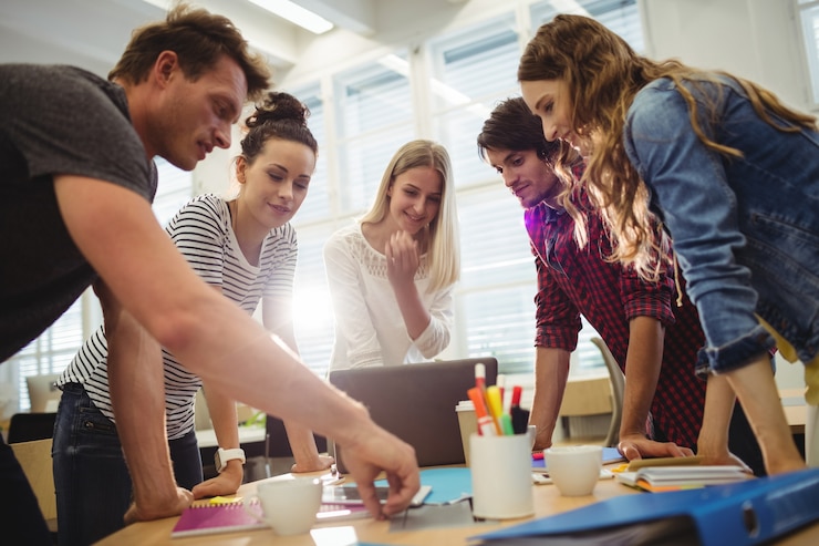 The Essential Role of Communication At Work Between a Leader and the Employees