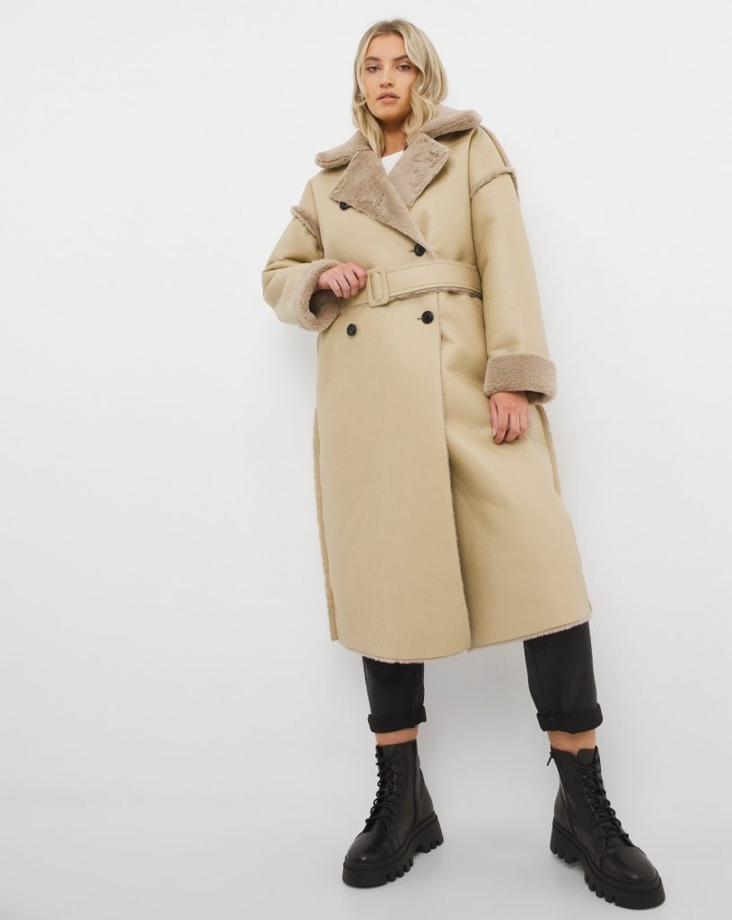 What Outwear Should Plus-Size Ladies Pay Attention To During Cold Season?