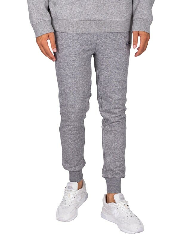 How to Create a Variety of Stylish Images with Men’s Joggers?