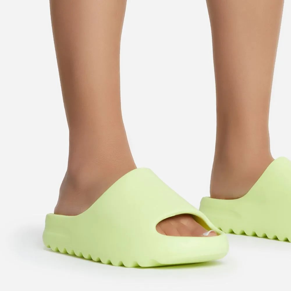 Think of a Future. What Shoes Should Ladies Choose for the Upcoming Summer?